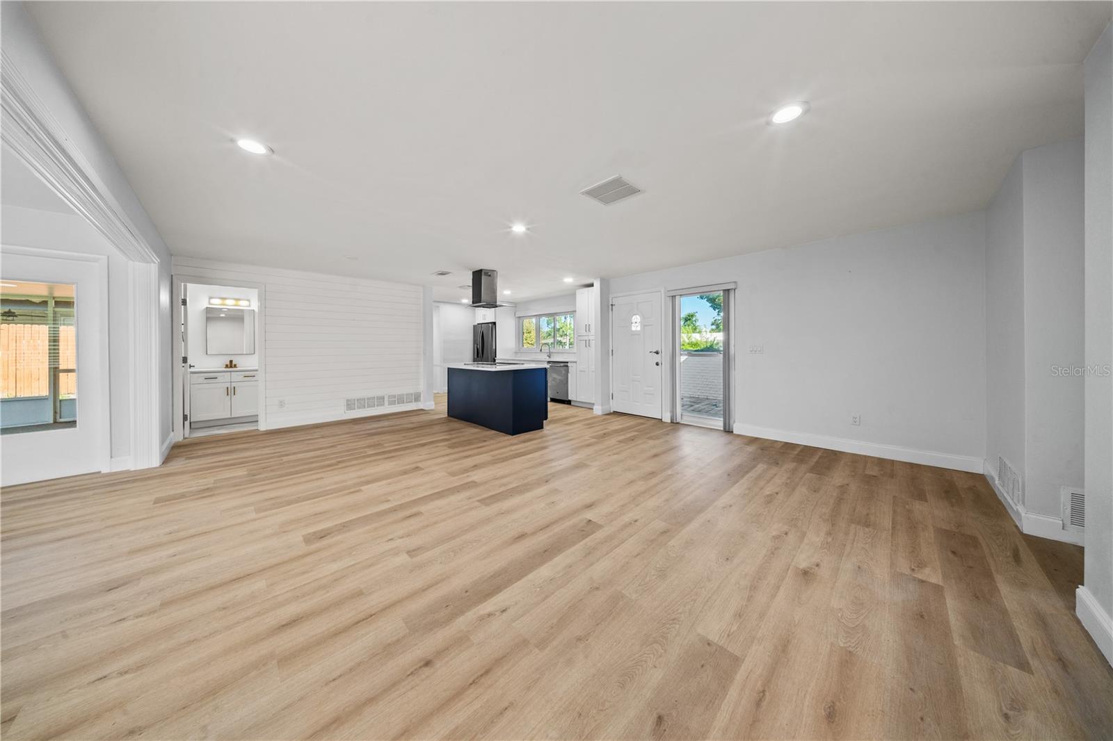 1711 PATLIN CIR S — photo 3