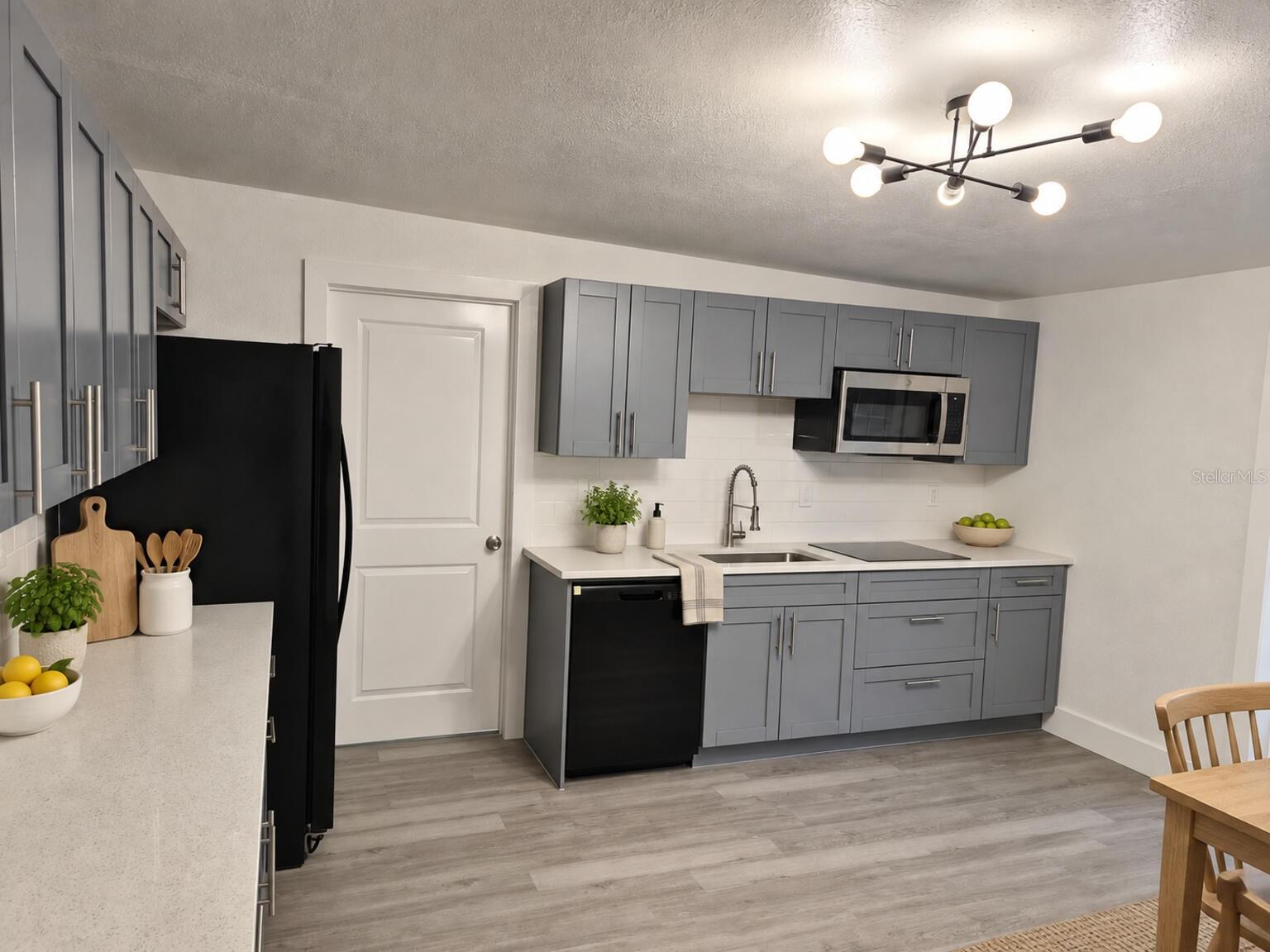 1810 E CAROL DR — photo 11