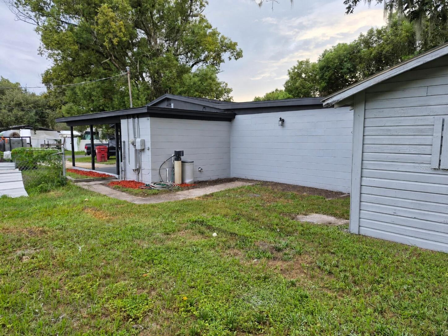 1810 E CAROL DR — photo 5