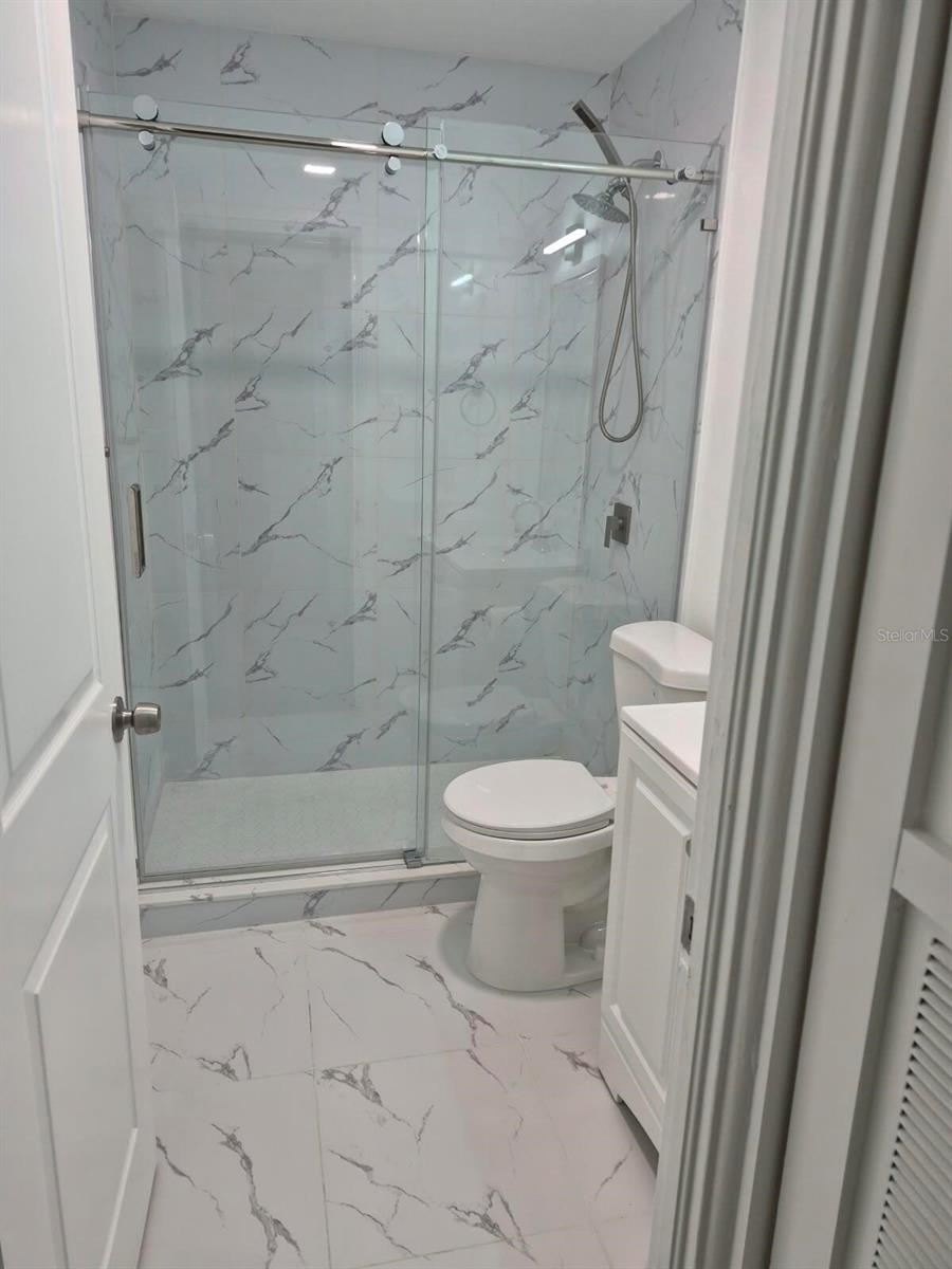 1810 E CAROL DR — photo 16