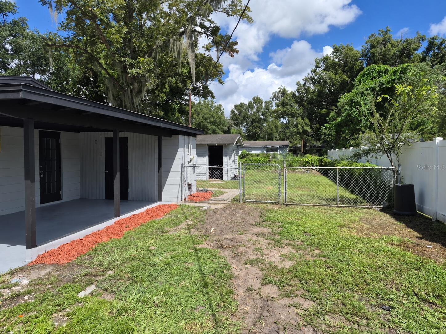 1810 E CAROL DR — photo 22