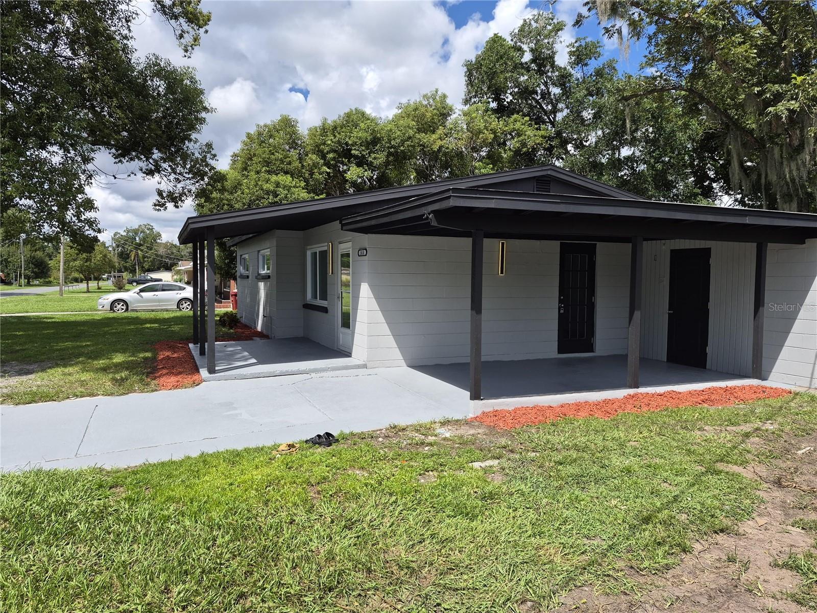 1810 E CAROL DR — photo 4