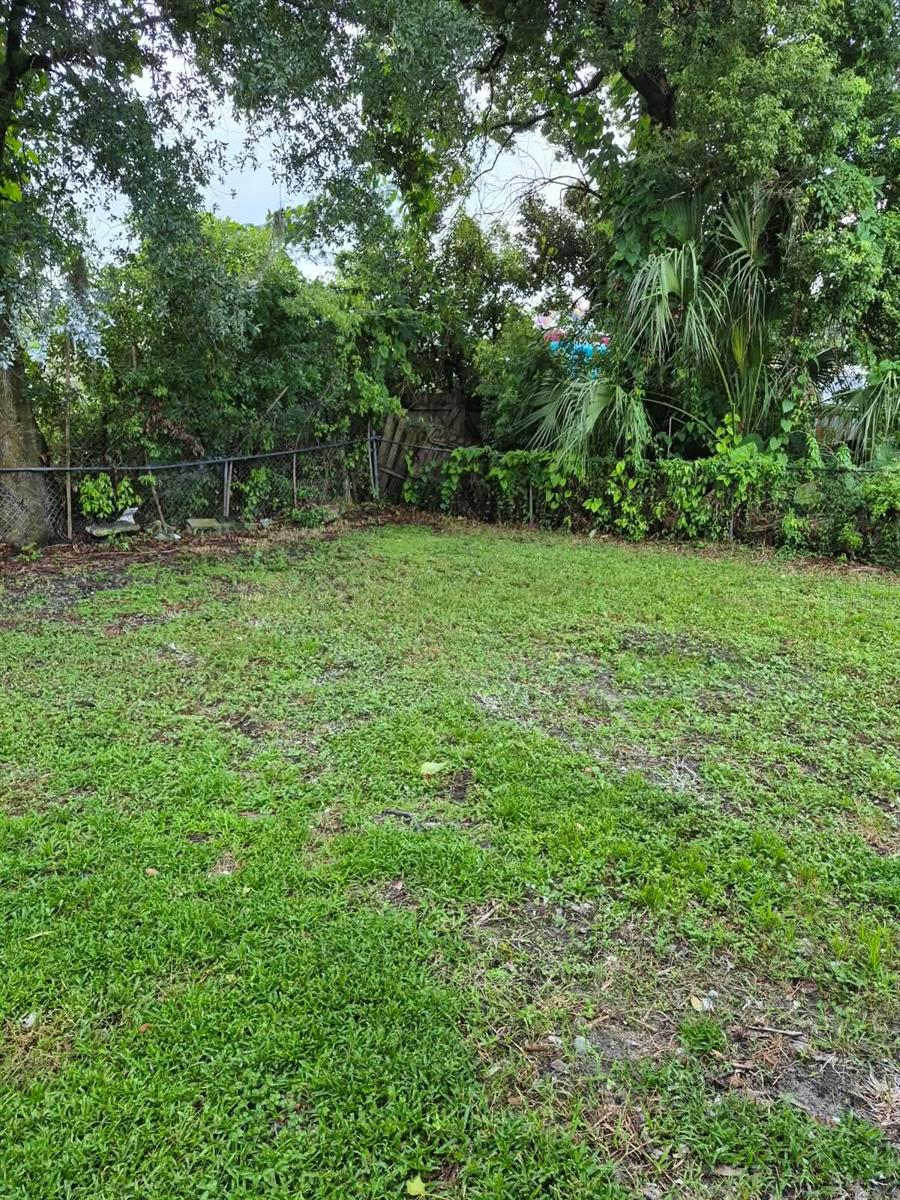 1810 E CAROL DR — photo 30