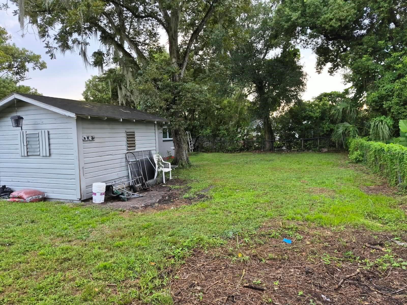 1810 E CAROL DR — photo 27