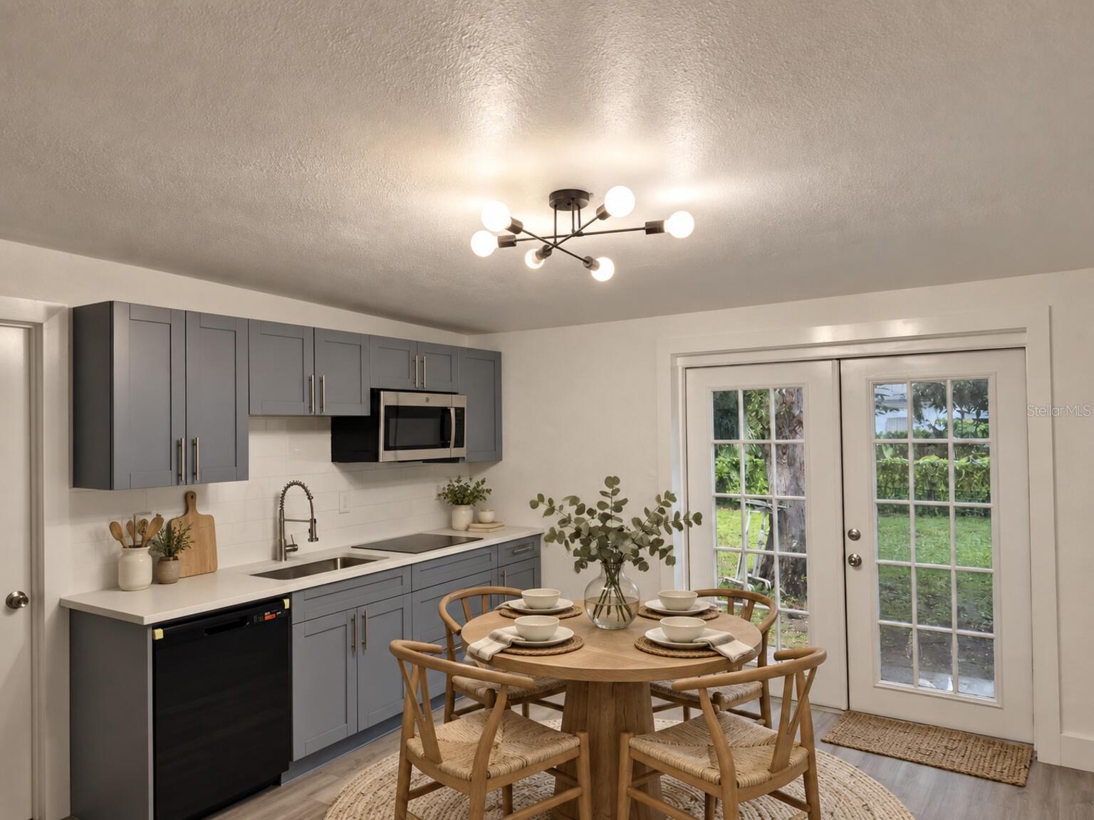 1810 E CAROL DR — photo 8
