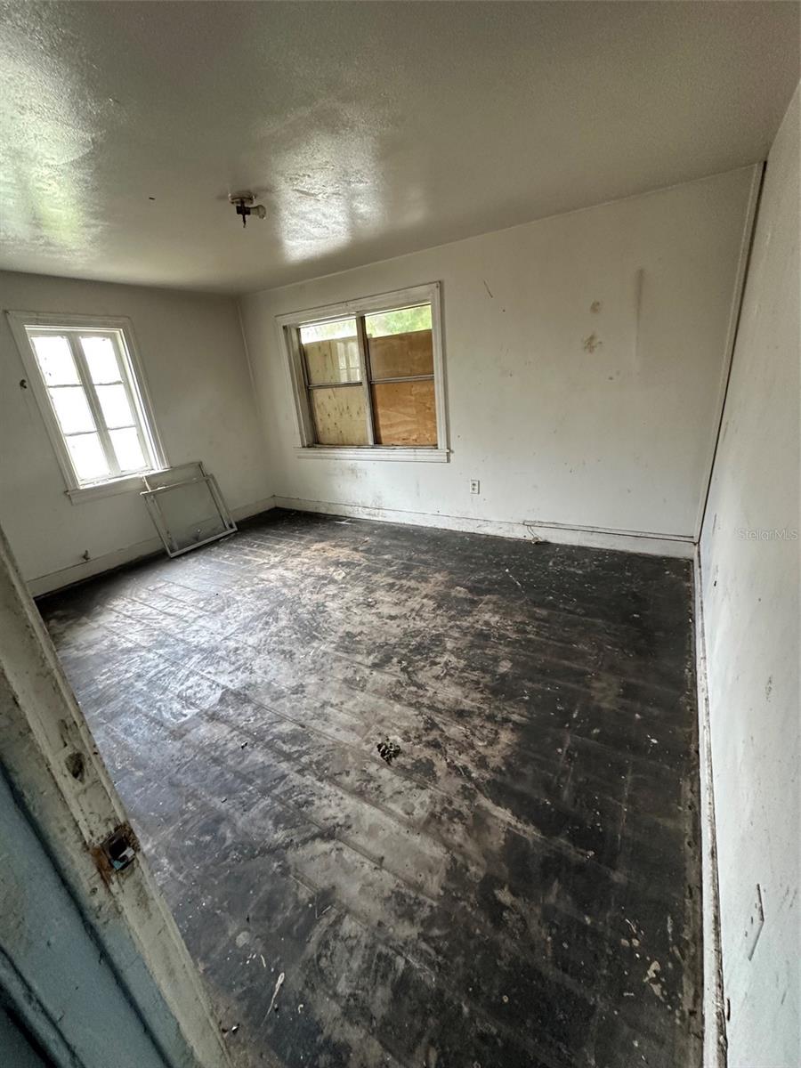 821 PARIS AVE S — photo 13