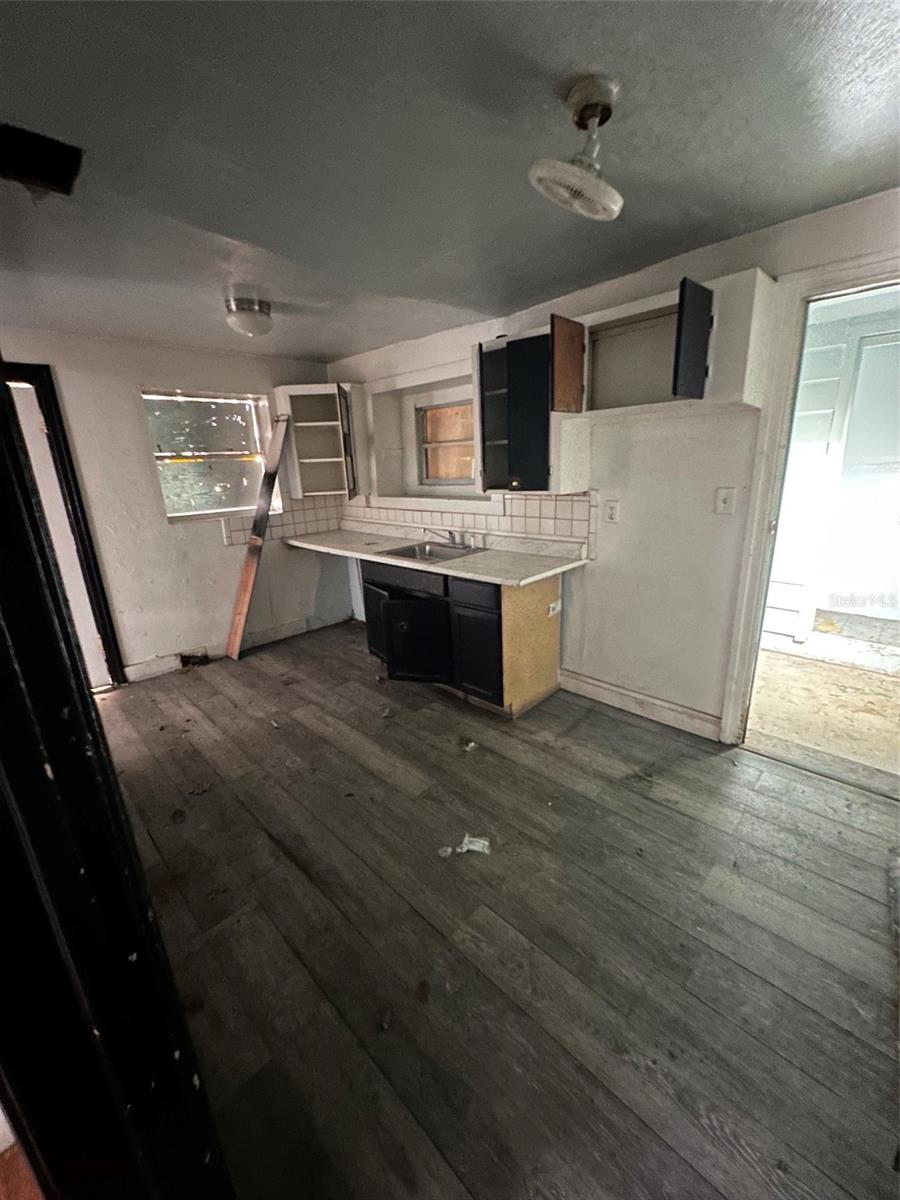 821 PARIS AVE S — photo 12