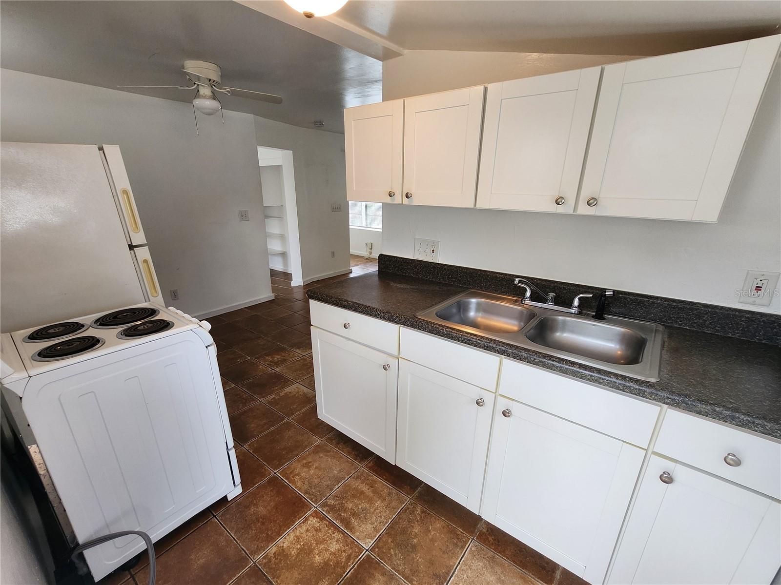 309 W COMANCHE AVE #C — photo 2