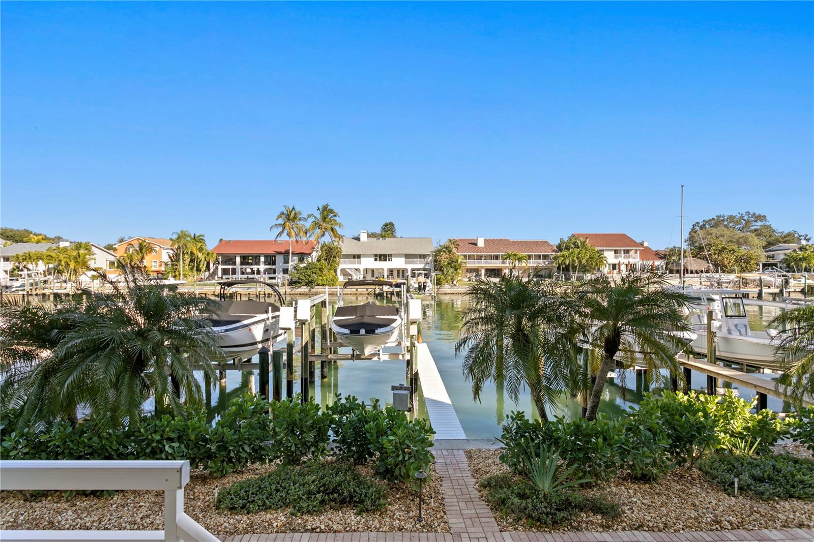 1067 PINELLAS BAYWAY S — photo 47