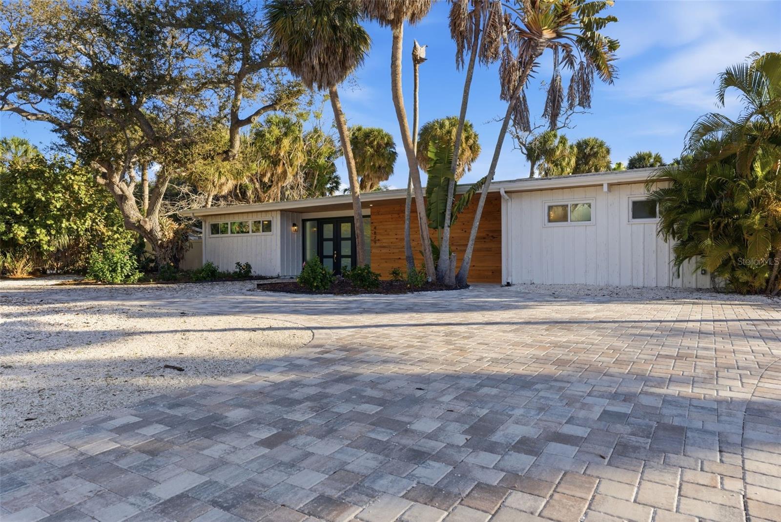 4879 COMMONWEALTH DR — photo 2