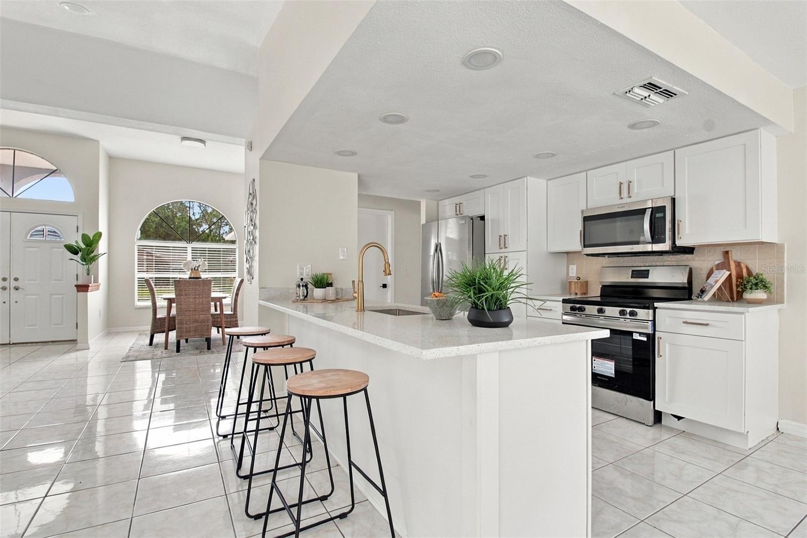 9719 LOMALINDA CT — photo 4