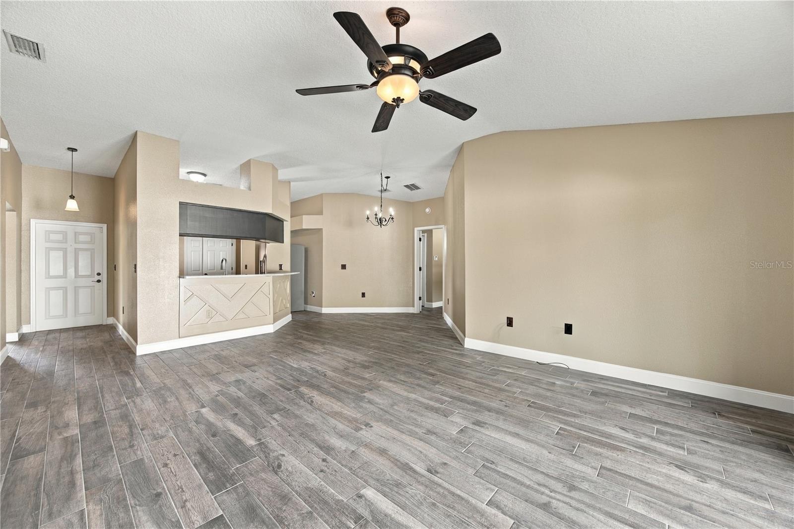 7919 MERCHANTVILLE CIR — photo 5