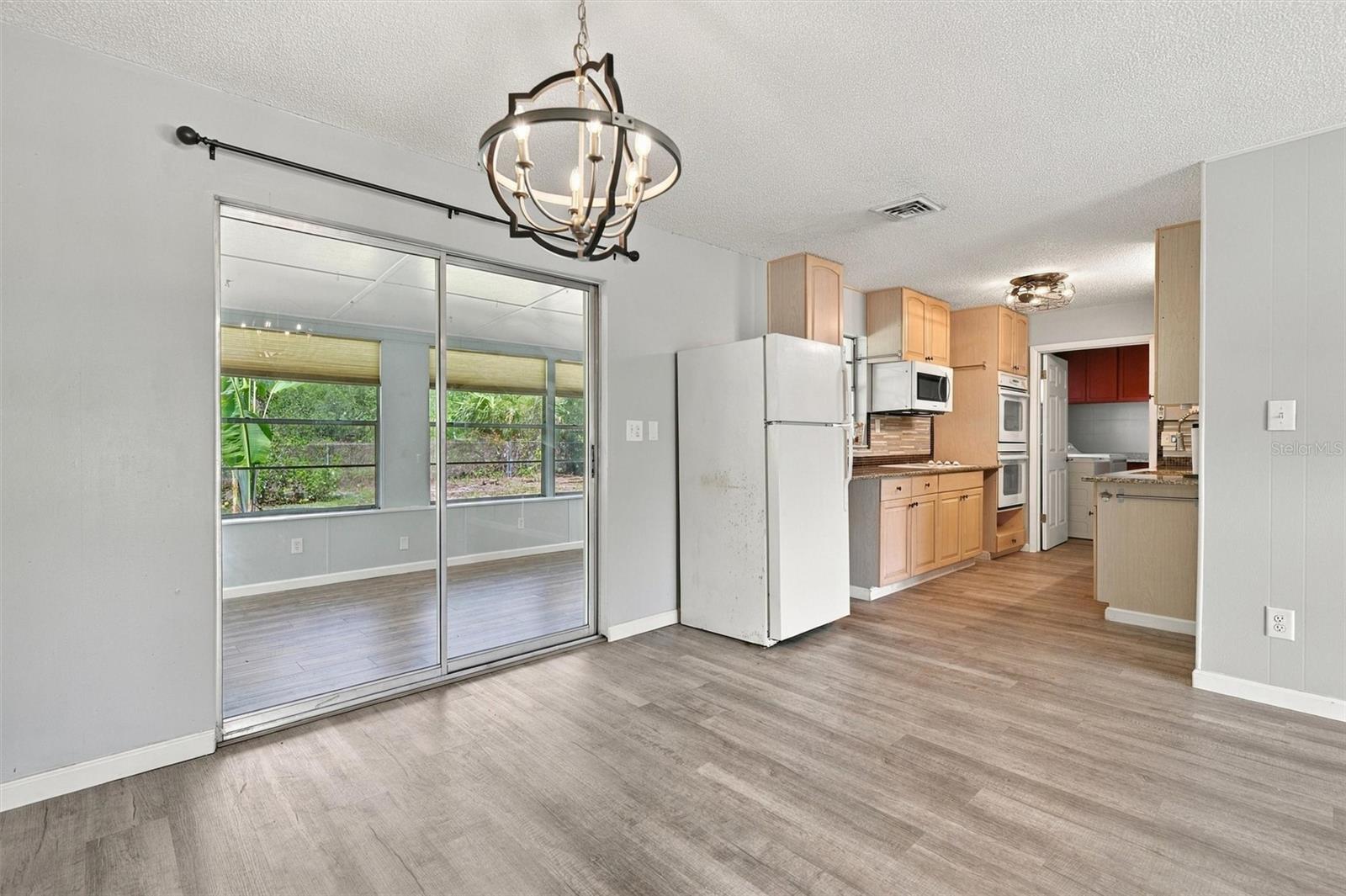 3036 SHAMROCK DR — photo 8
