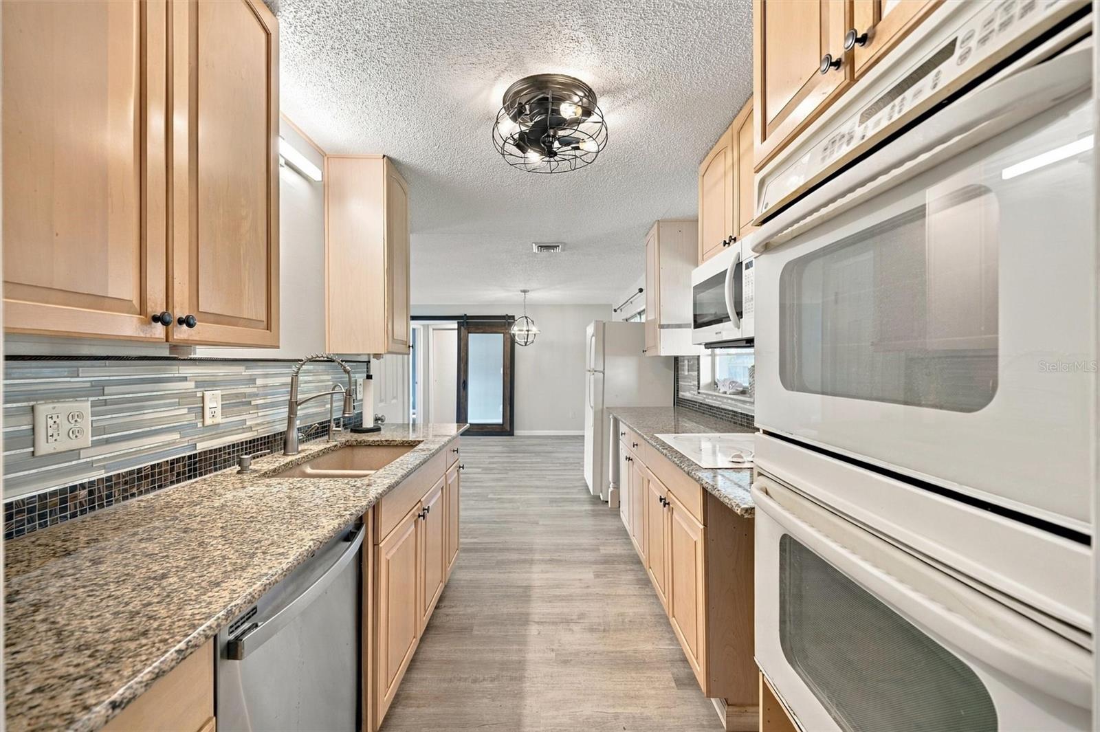3036 SHAMROCK DR — photo 14