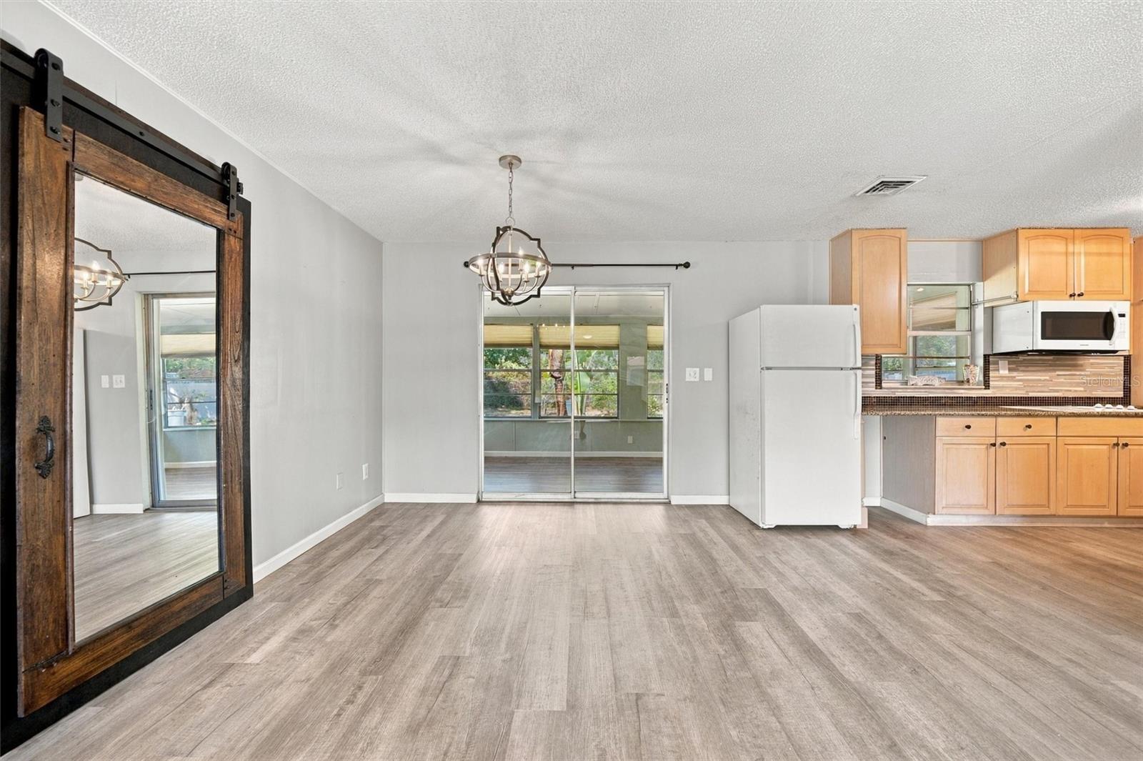 3036 SHAMROCK DR — photo 2
