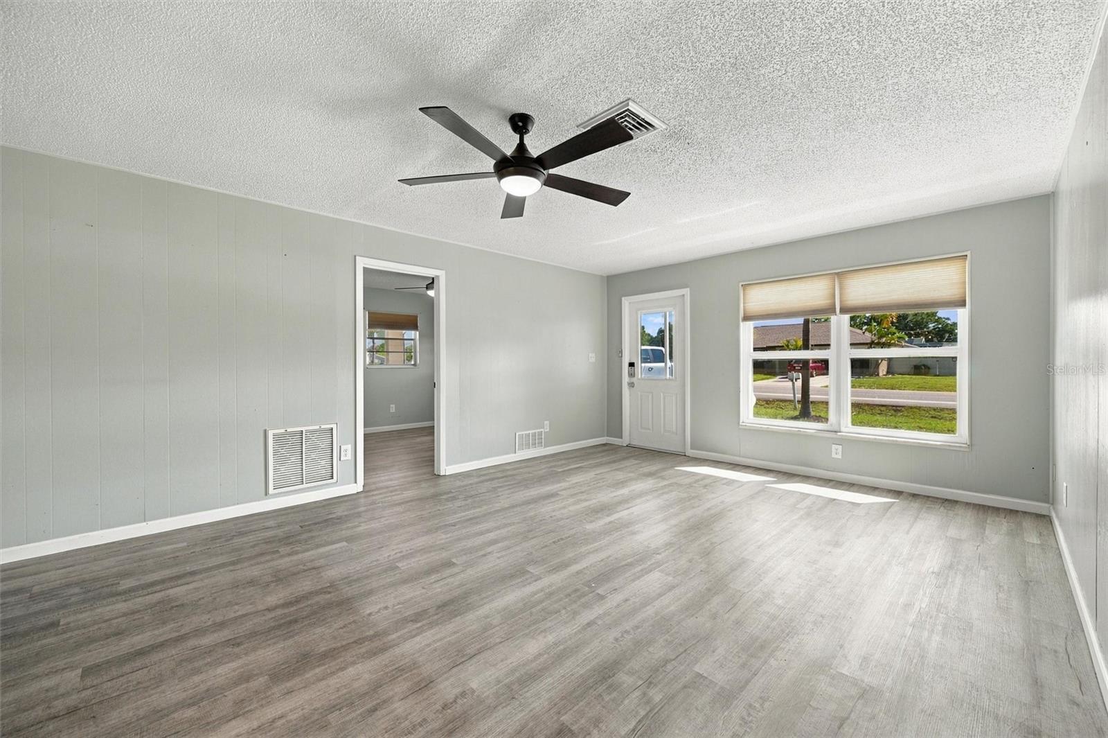 3036 SHAMROCK DR — photo 5