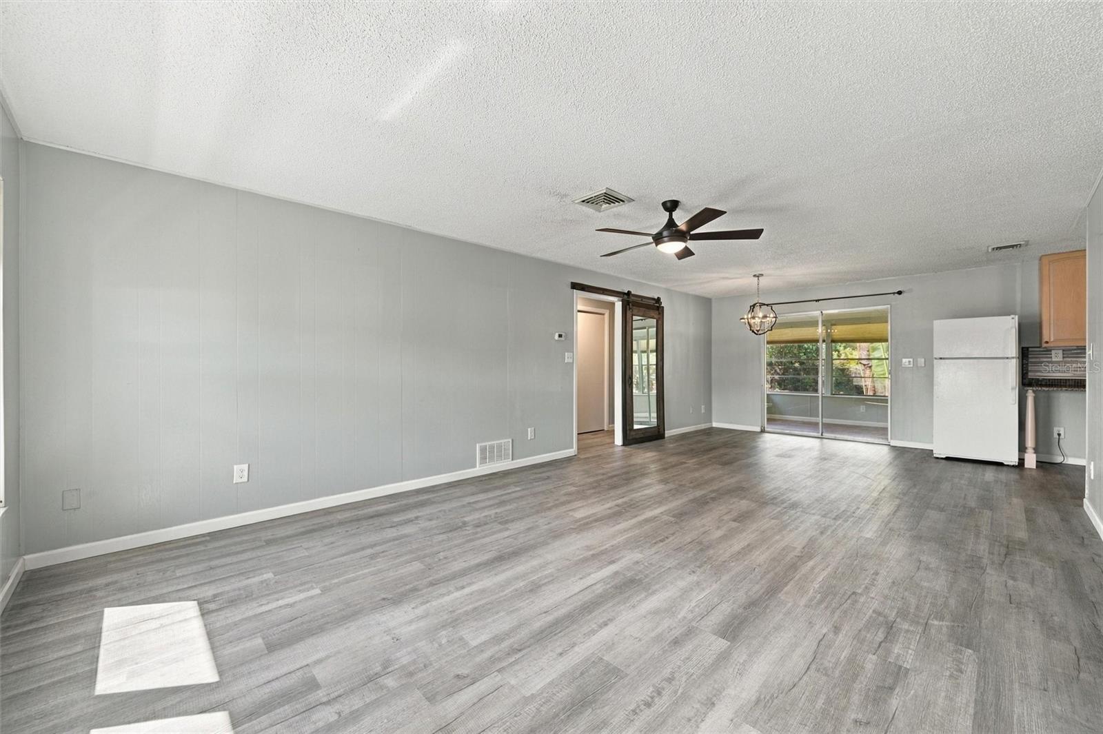 3036 SHAMROCK DR — photo 3