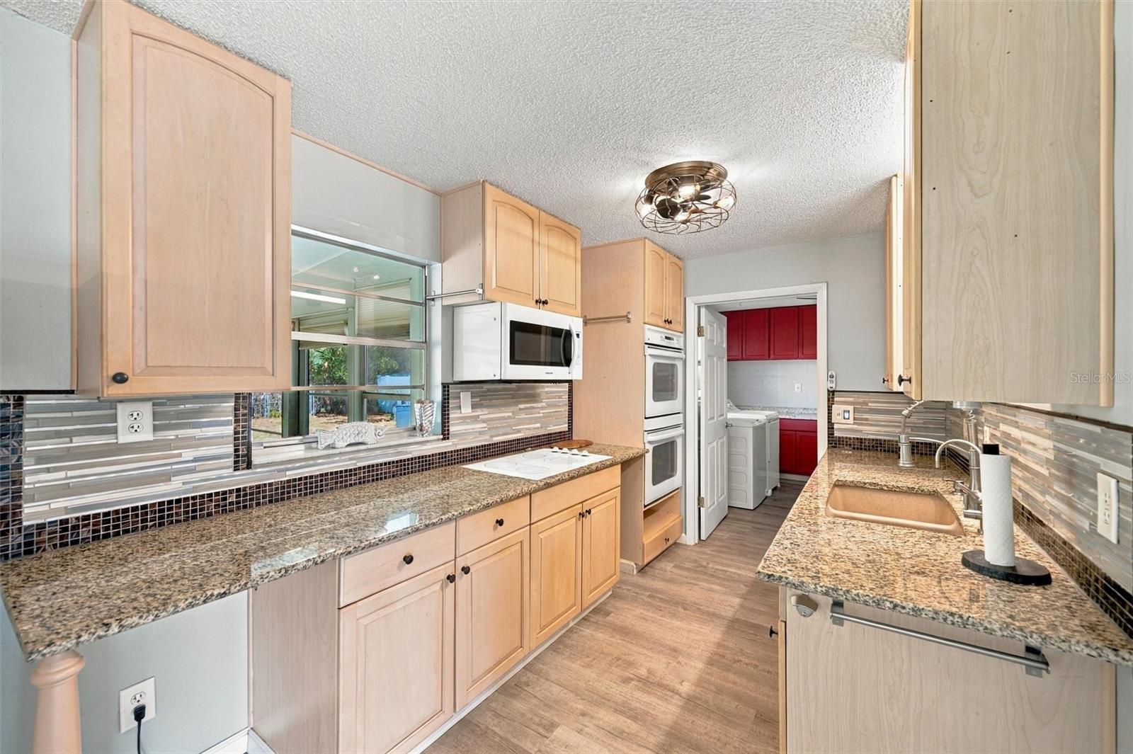 3036 SHAMROCK DR — photo 12