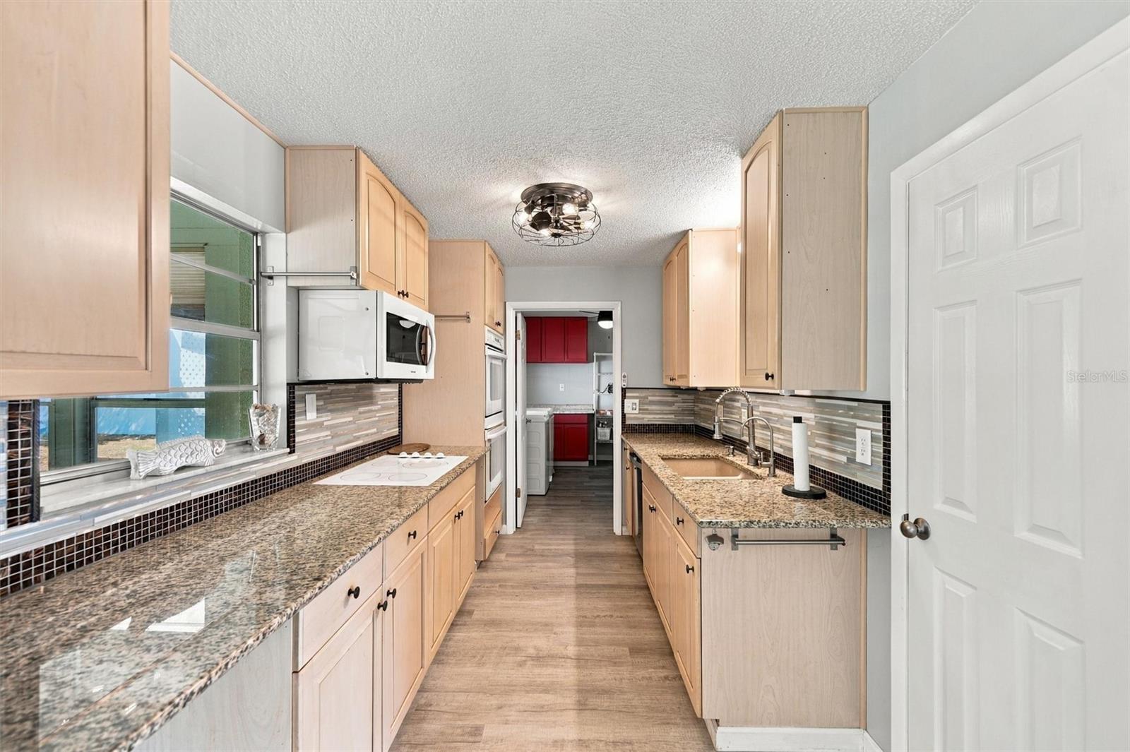 3036 SHAMROCK DR — photo 11