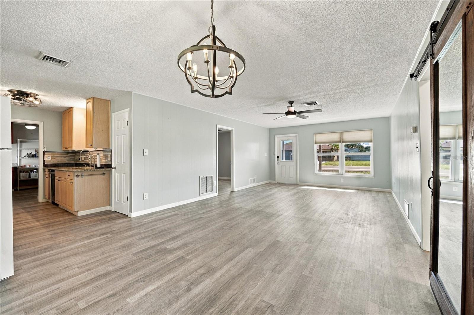 3036 SHAMROCK DR — photo 10