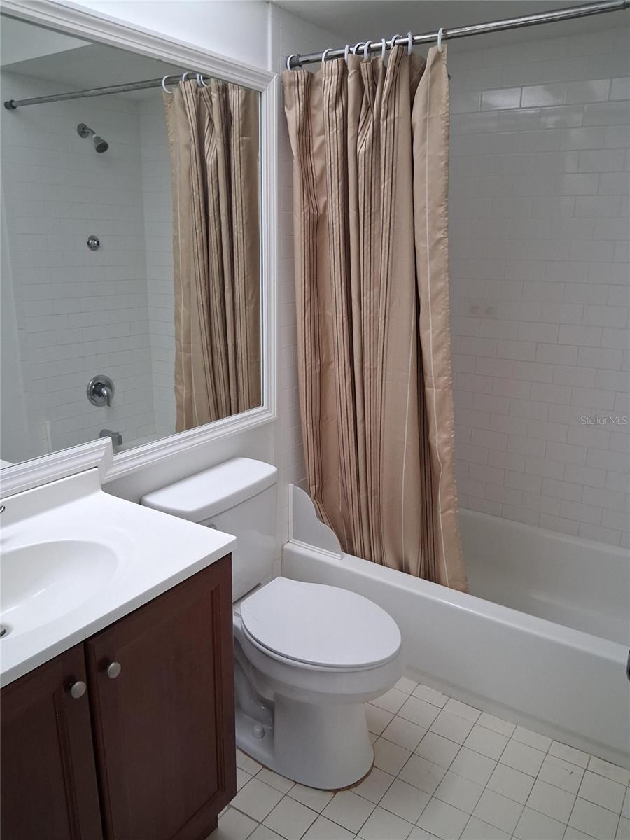 15301 W POND WOODS DR #303 — photo 10