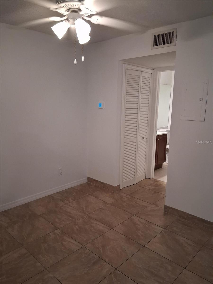 15301 W POND WOODS DR #303 — photo 5