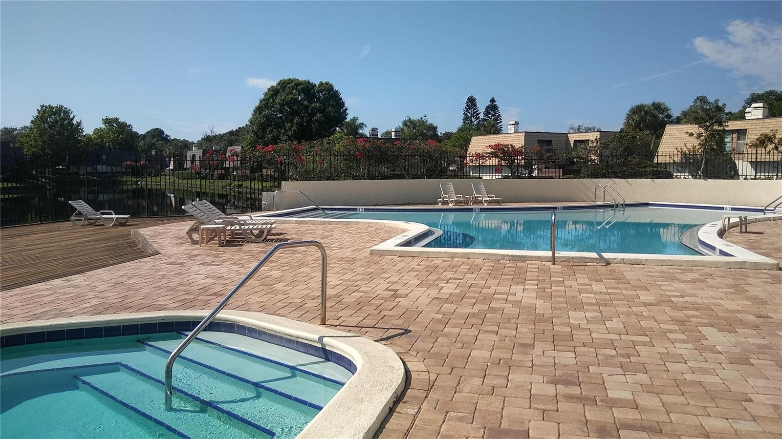 15301 W POND WOODS DR #303 — photo 14