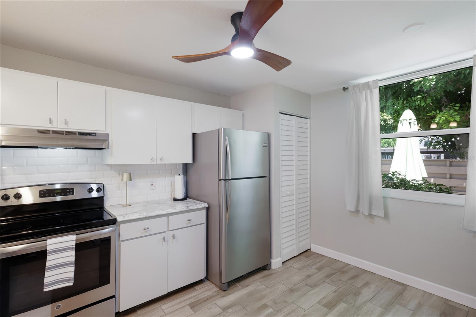 226 SHERWOOD DR — photo 8