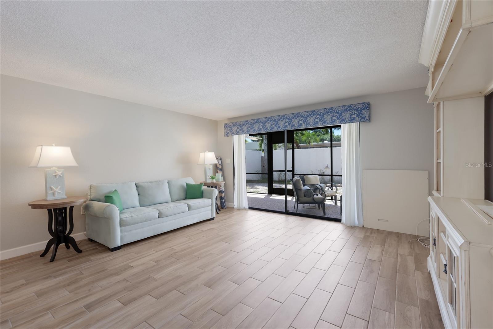 226 SHERWOOD DR — photo 15