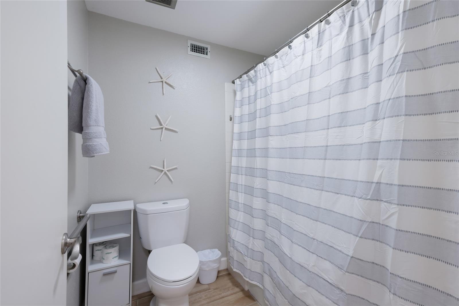 226 SHERWOOD DR — photo 20