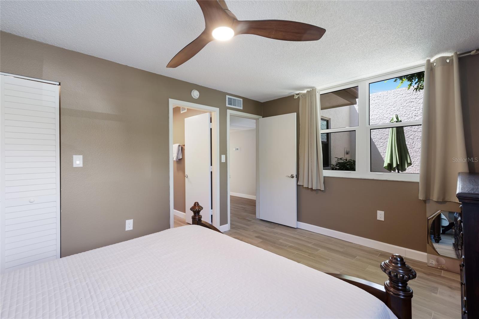 226 SHERWOOD DR — photo 23