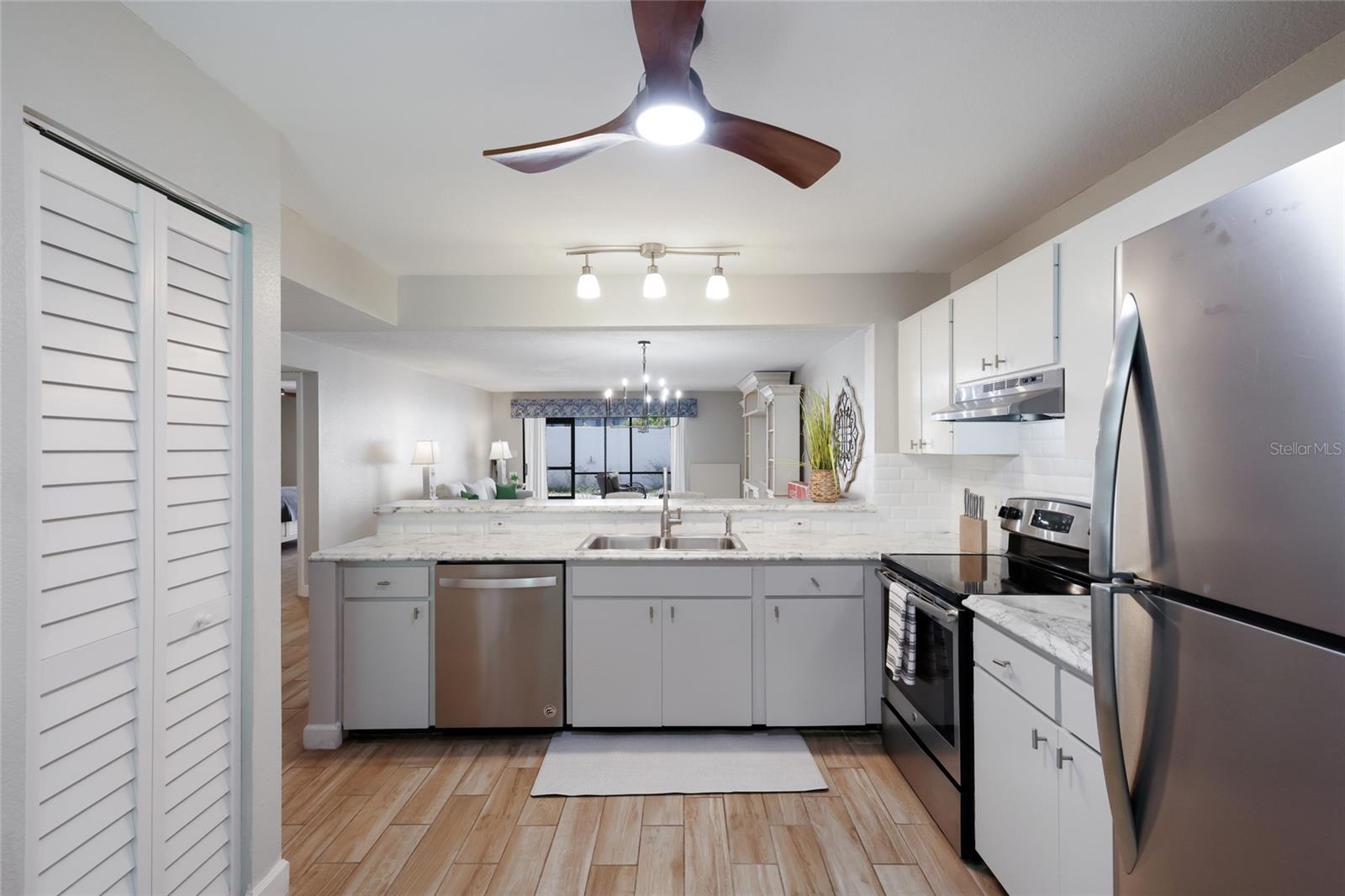 226 SHERWOOD DR — photo 10