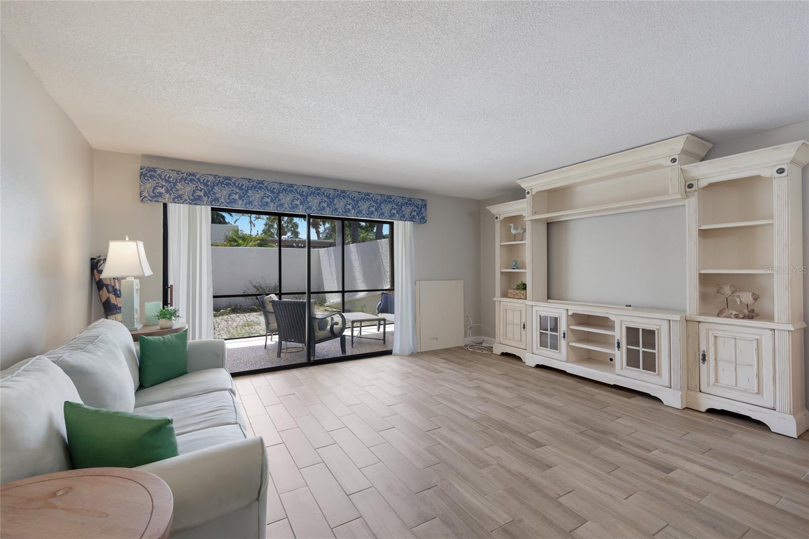 226 SHERWOOD DR — photo 14