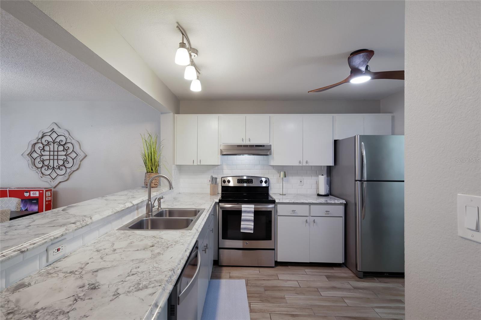 226 SHERWOOD DR — photo 7