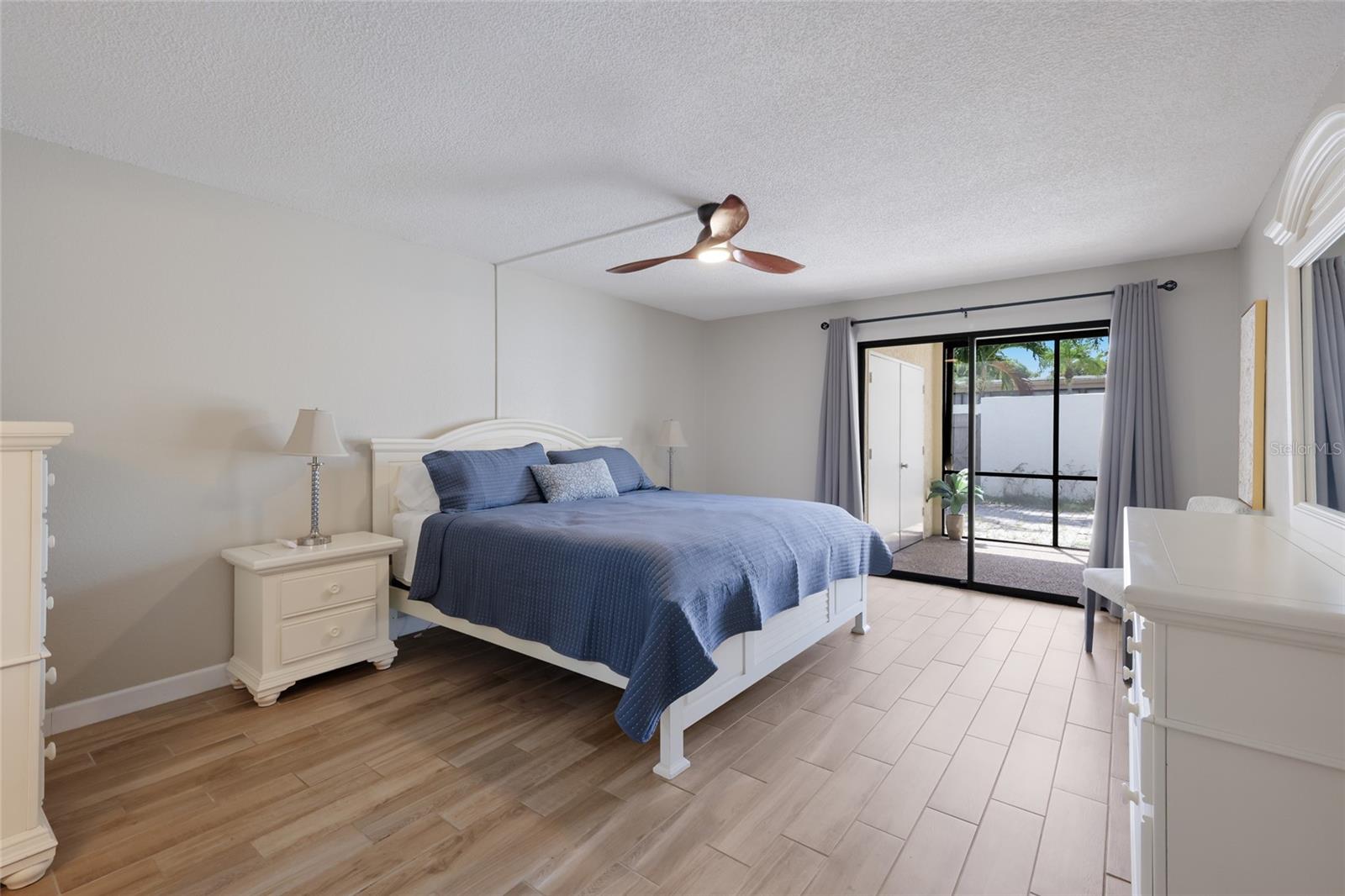 226 SHERWOOD DR — photo 17