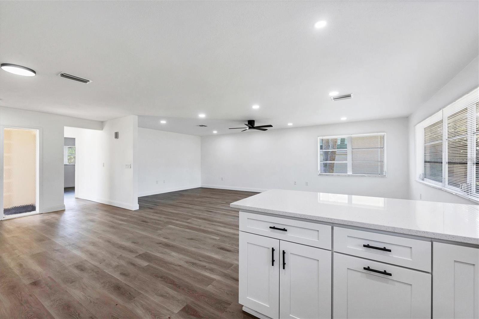 321 DANTE DR #321 — photo 4