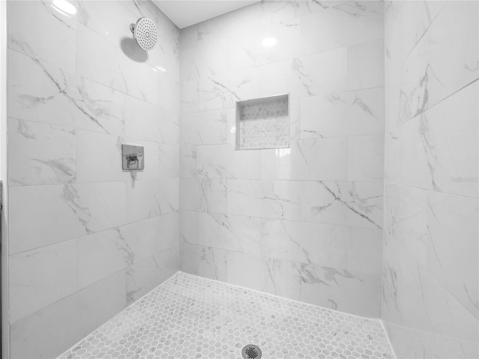 4014 MCLANE DR — photo 18