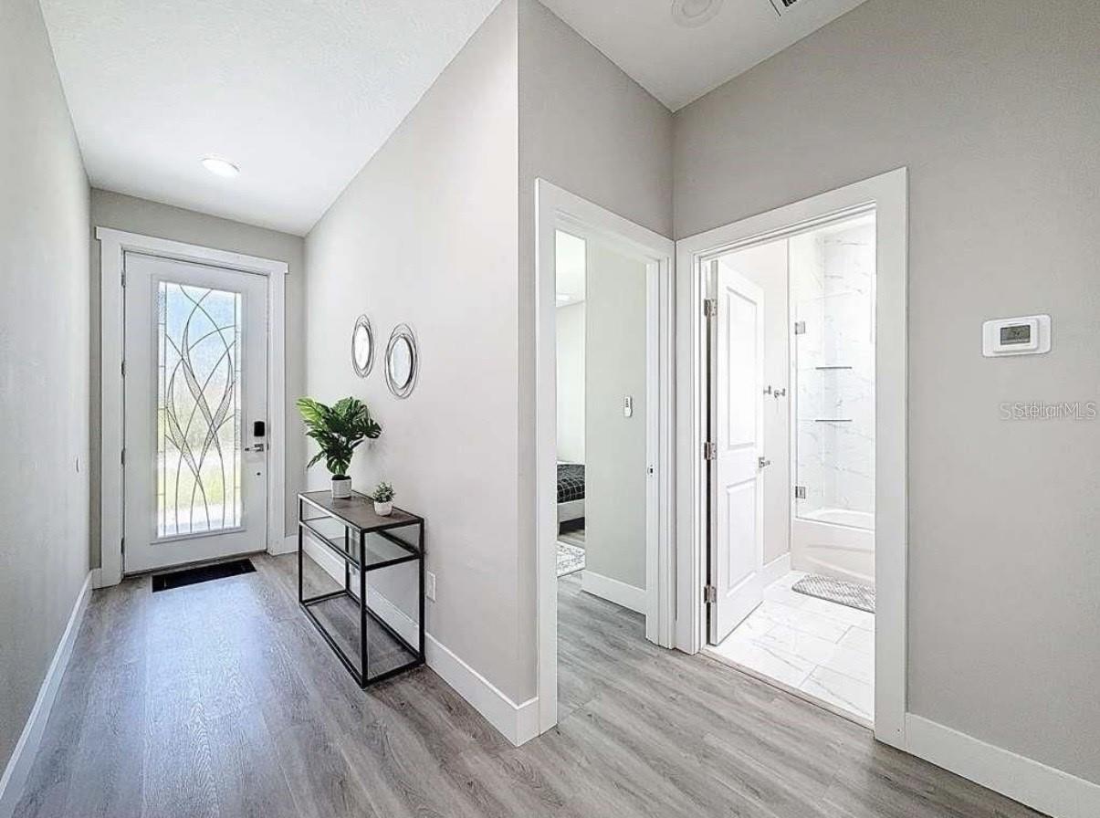 1409 W WOOD ST — photo 2