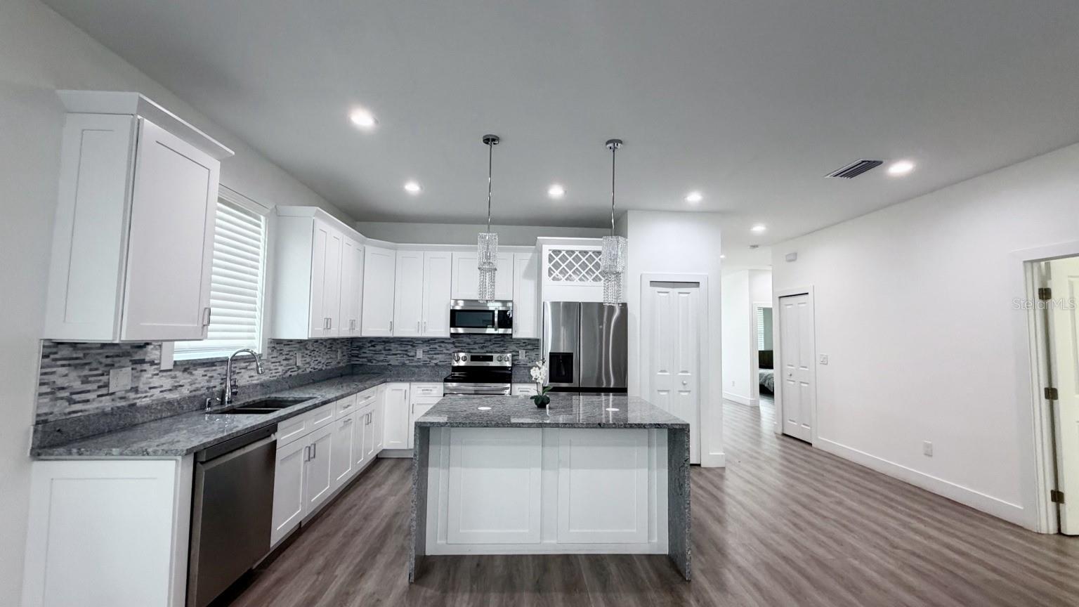 1409 W WOOD ST — photo 10