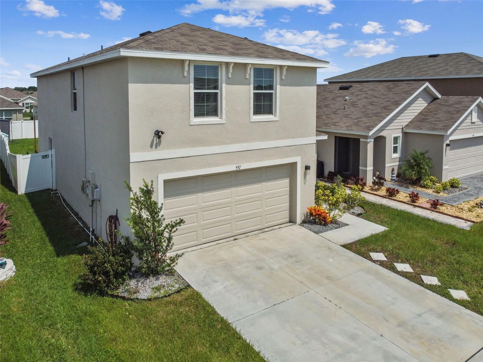 557 OLIVE CONCH ST — photo 2