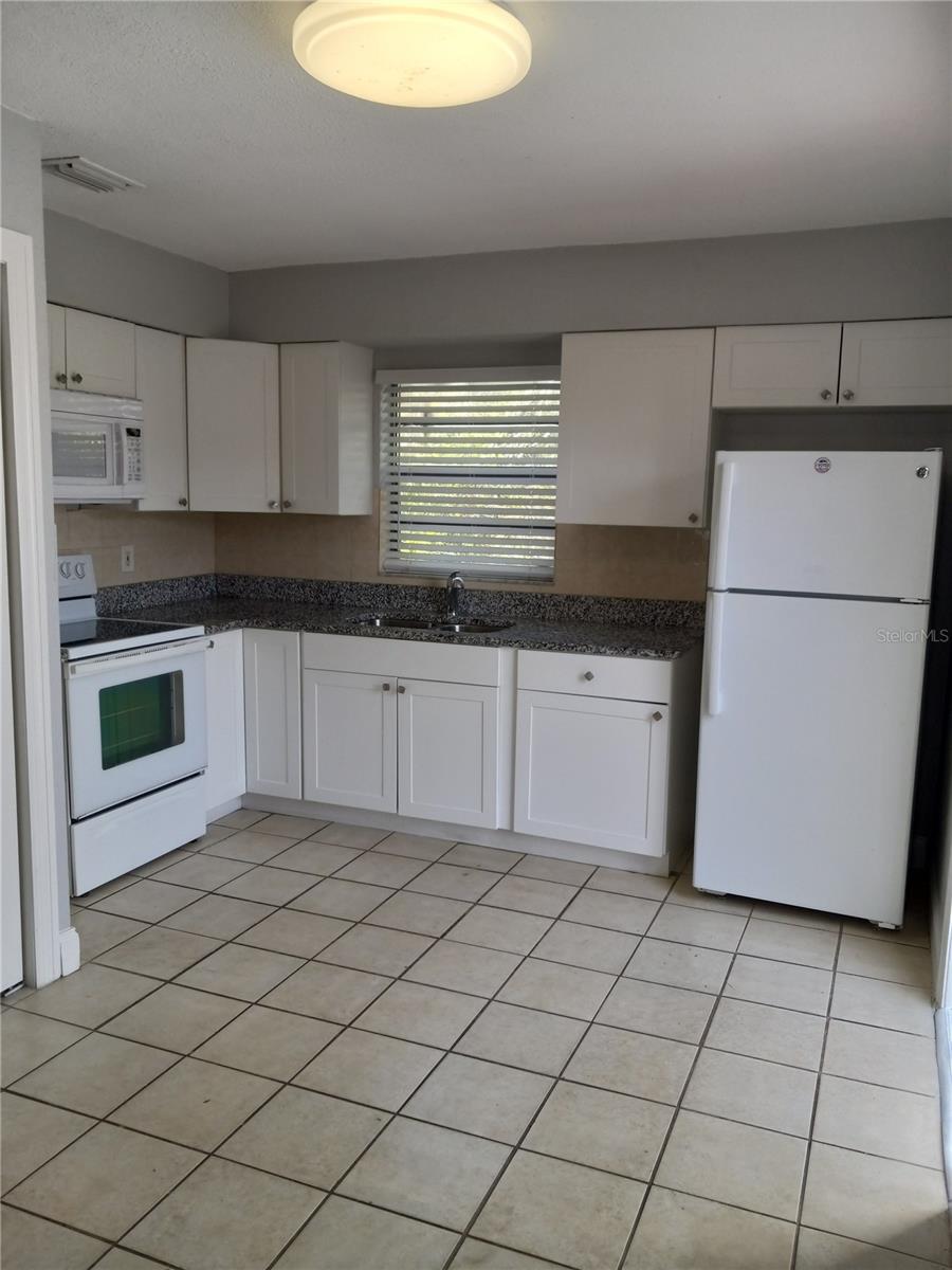 5724 N LINCOLN AVE #C — photo 5