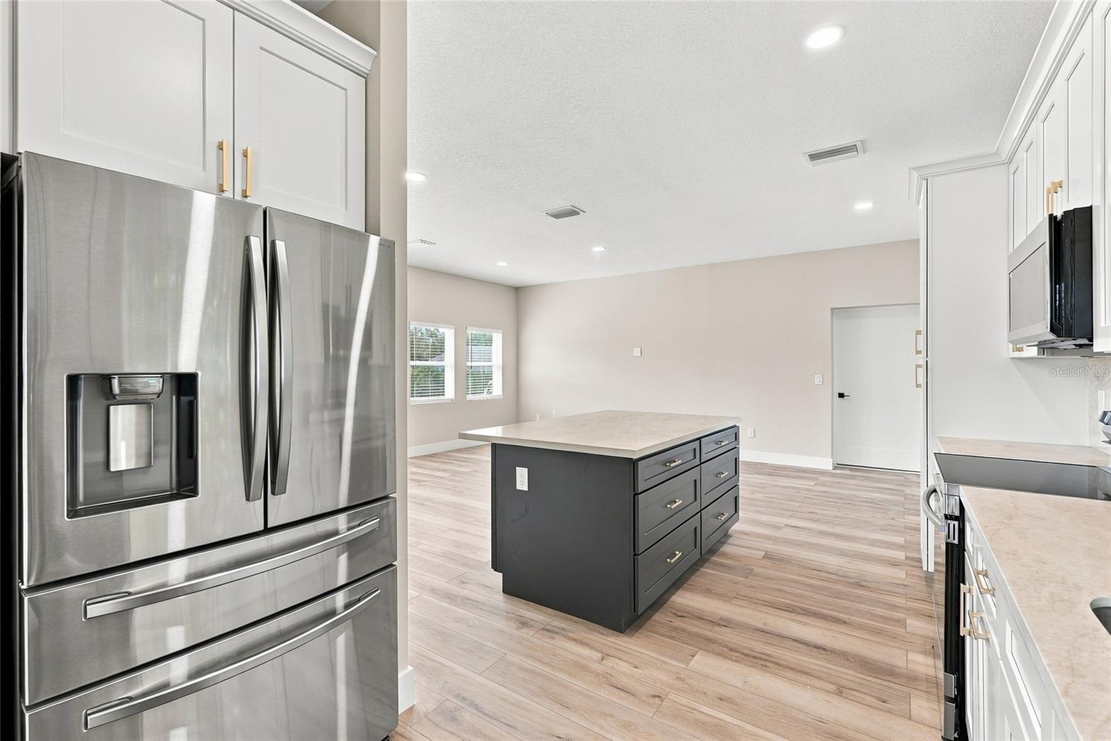 1002 E OSBORNE AVE — photo 9