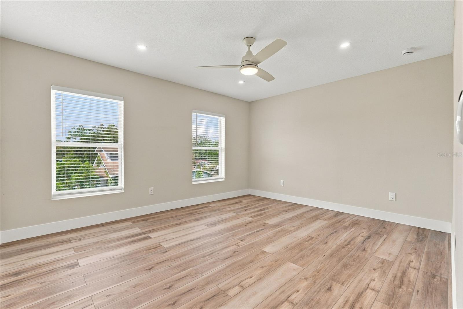 1002 E OSBORNE AVE — photo 12