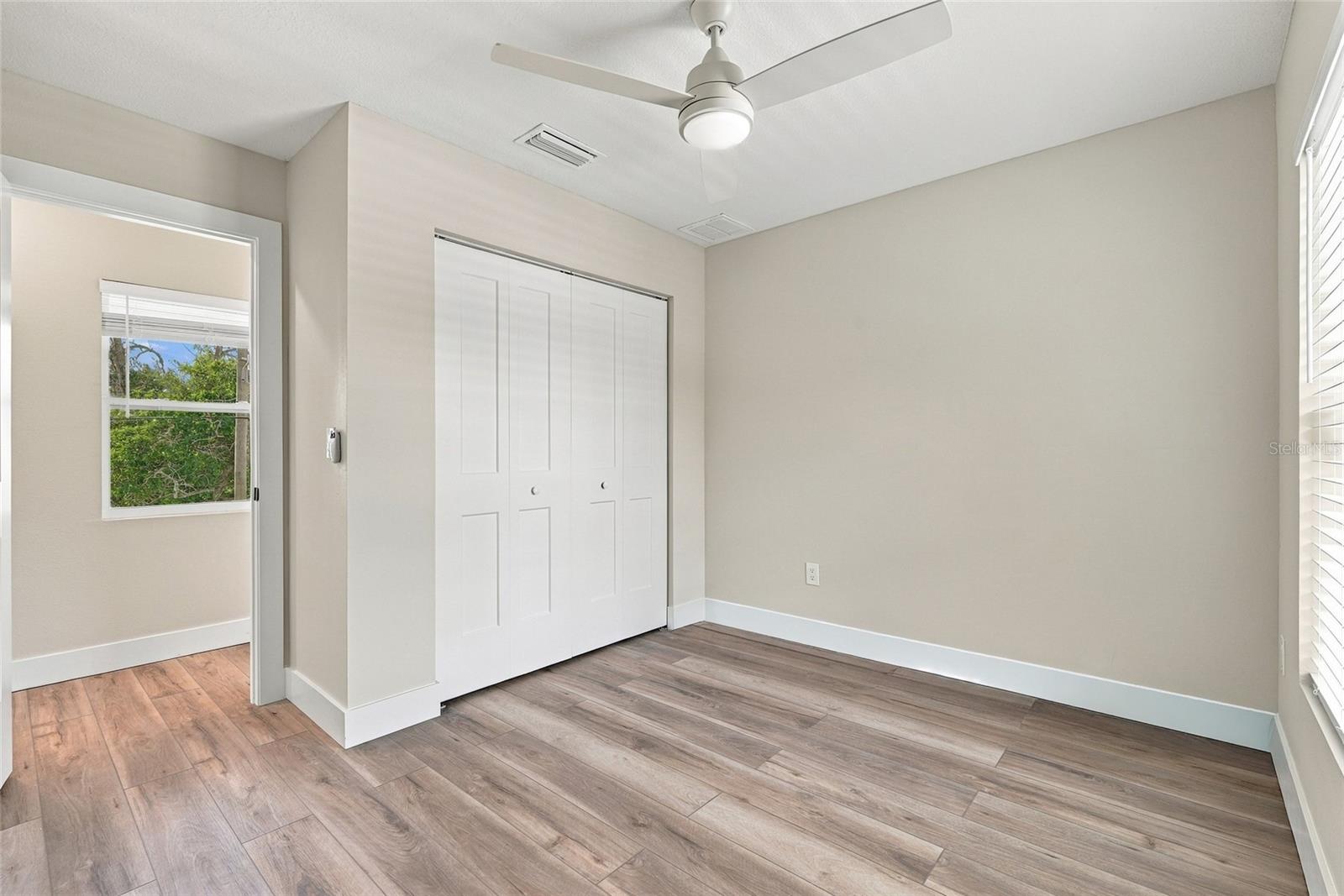 1002 E OSBORNE AVE — photo 17