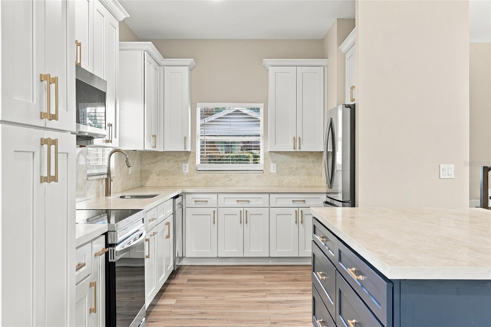 1002 E OSBORNE AVE — photo 8