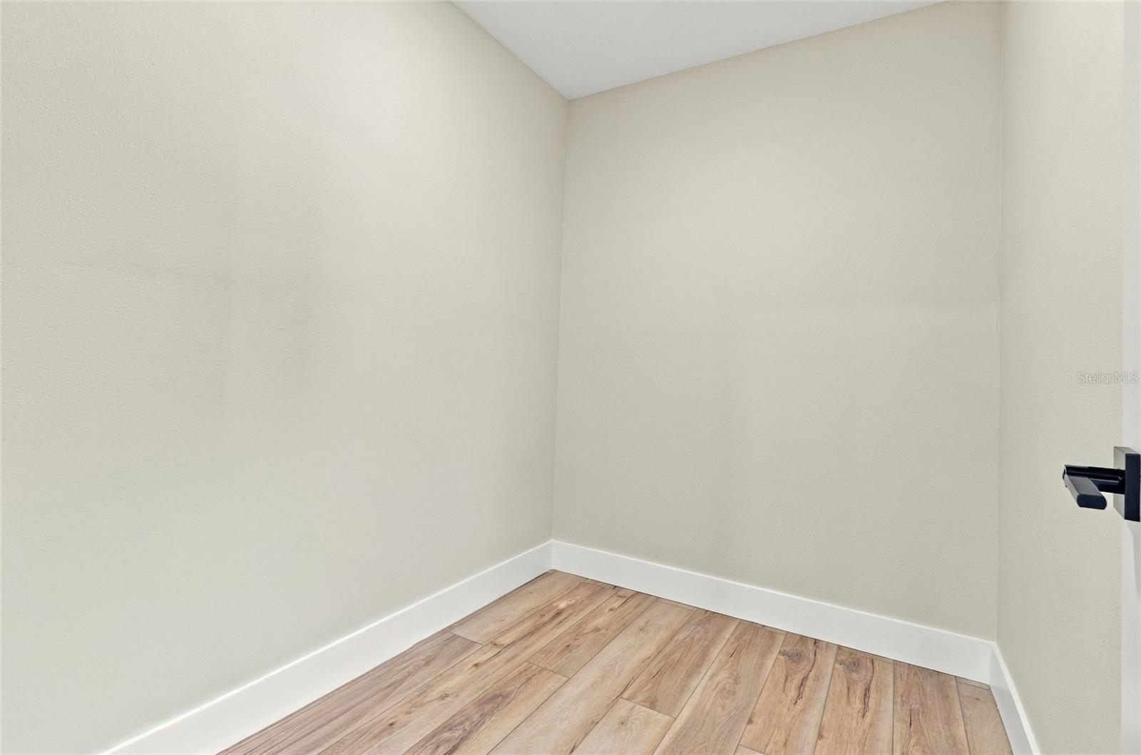 1002 E OSBORNE AVE — photo 16