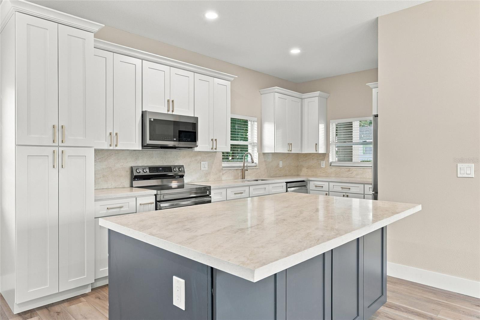 1002 E OSBORNE AVE — photo 3