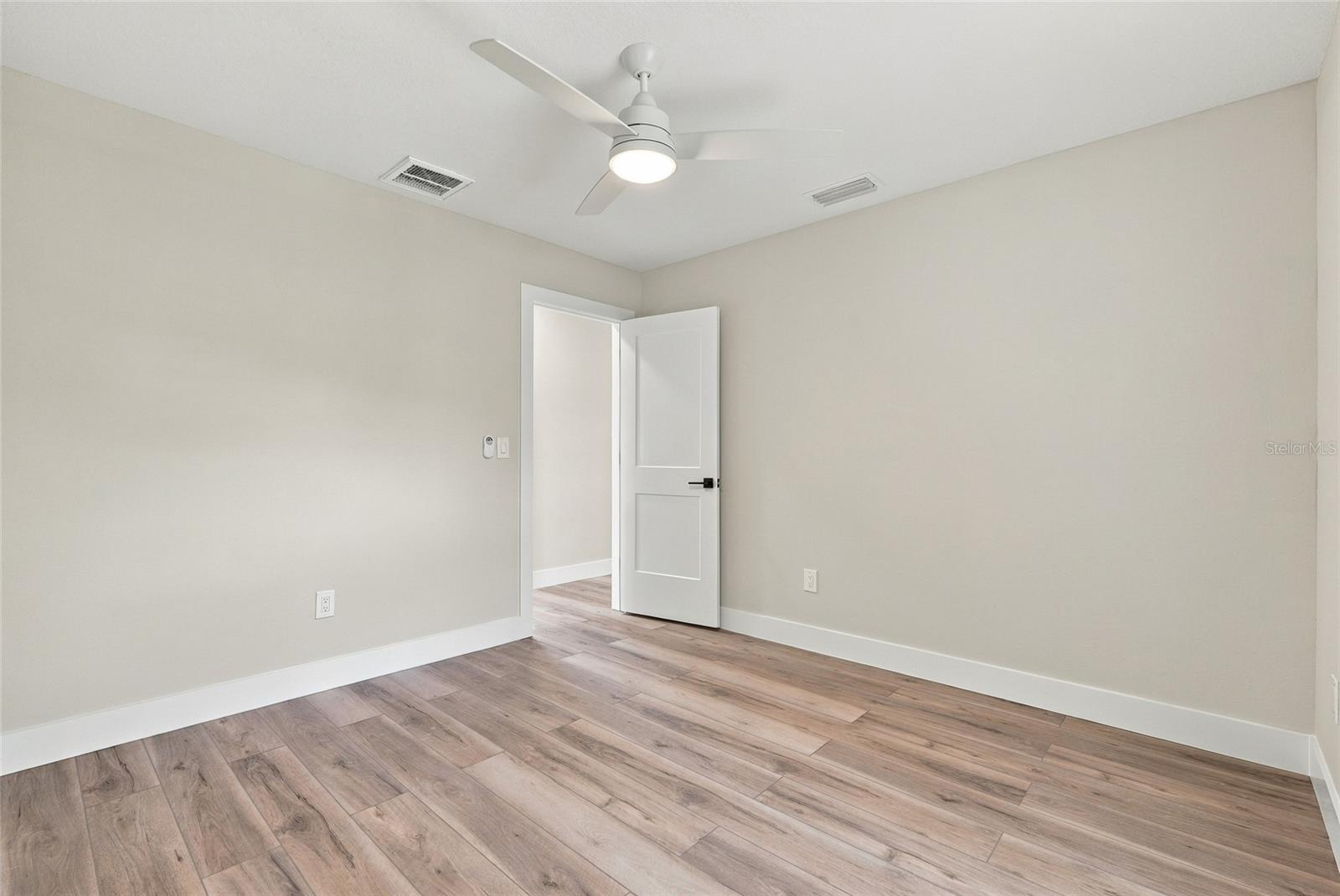 1002 E OSBORNE AVE — photo 20