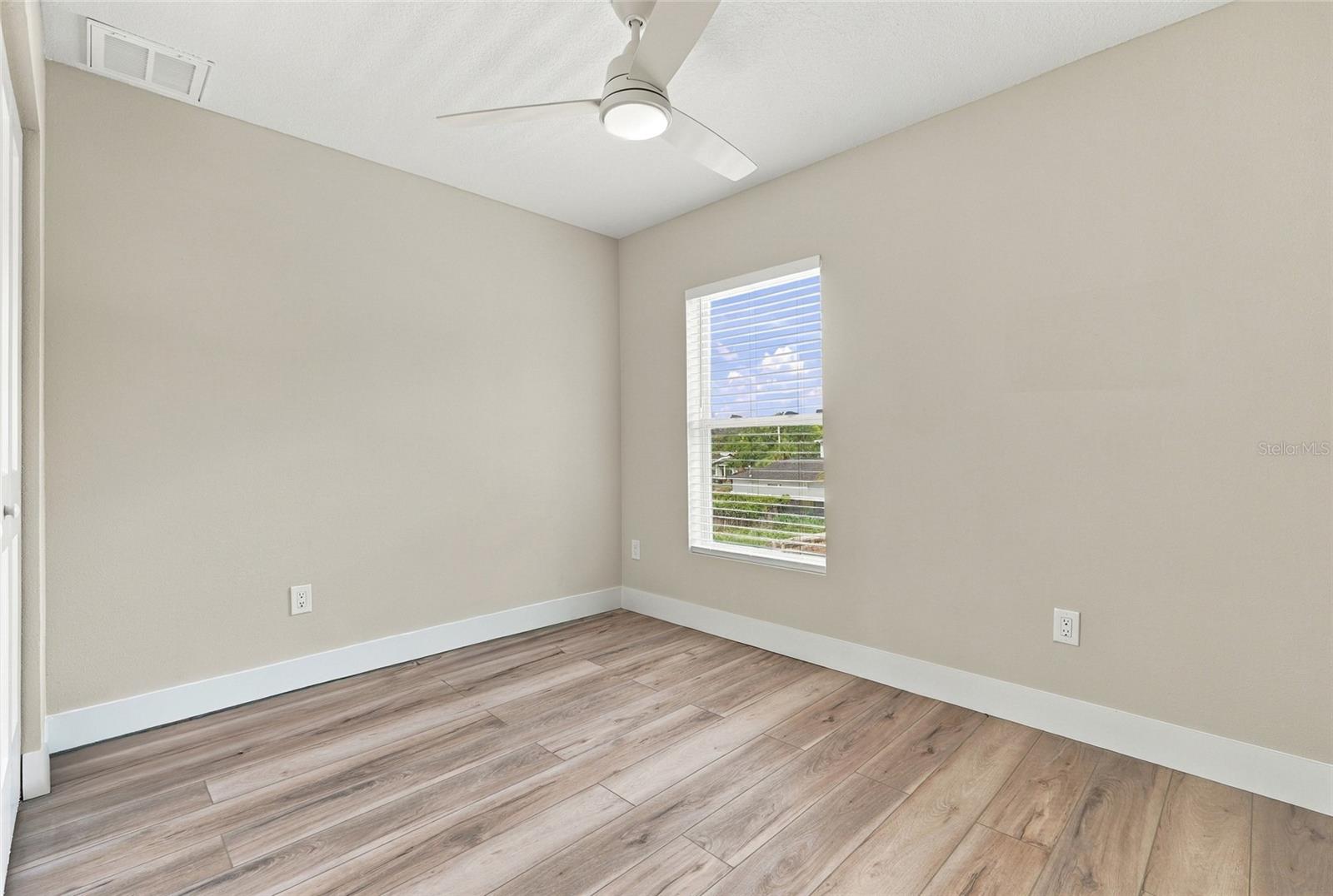 1002 E OSBORNE AVE — photo 18