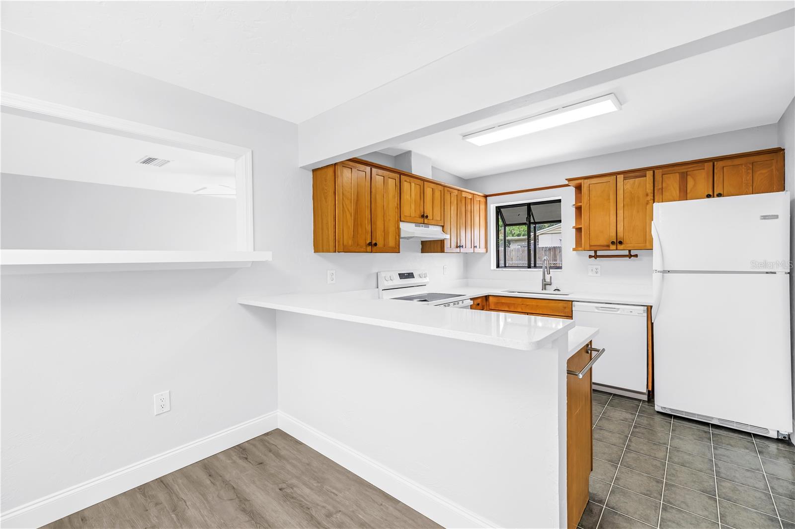 2918 SANDPOINTE DR — photo 10